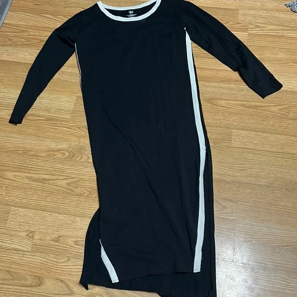 NWOT (Yes And) Dress too long for me with side slits - Picture 4 of 10